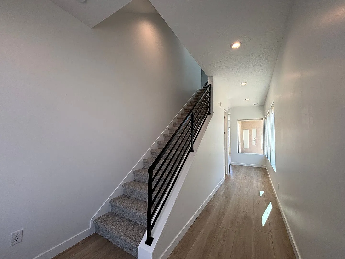 Move In Special - Sept Rent Free! - Spacious Home For Rent! — Photo 4