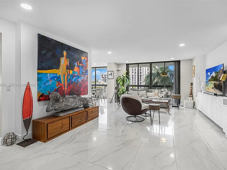 3500 Mystic Pointe Dr #604 — Photo 3