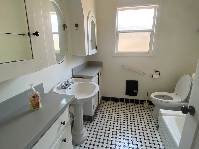 4646 Winona Ave — Photo 10