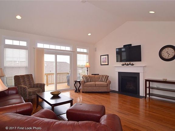 3rd image of 69 Camden Ct