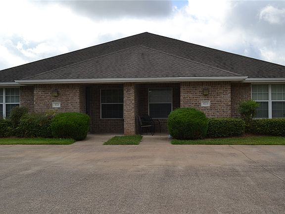 2nd image of 3721 Oldenburg Ln