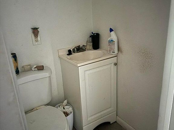 4th image of 65 Hurwood Ave