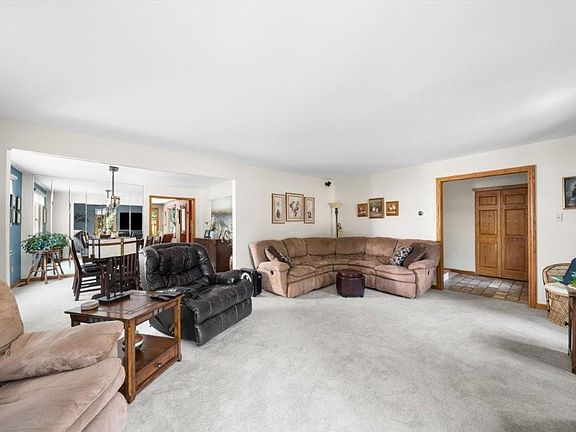 5th image of 604 Stagecoach Rd