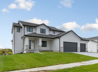 18525 Patrick Ave, Elkhorn, NE 68022