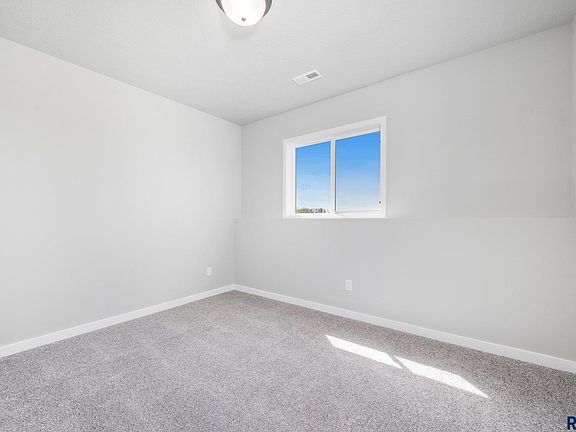 3rd image of 614 Highland St