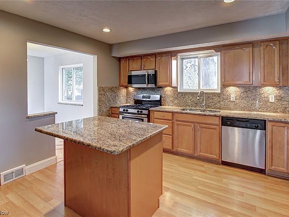 4th image of 11215 Holliston Ln