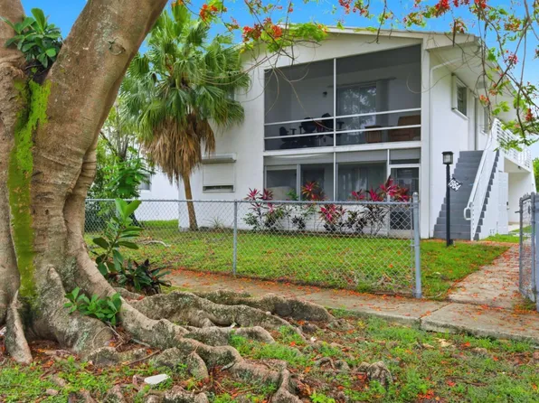 1964 NE 172nd St, North Miami Beach, FL 33162