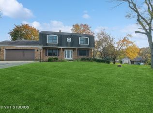 37W237 Grandmas Ln, Saint Charles, IL 60175
