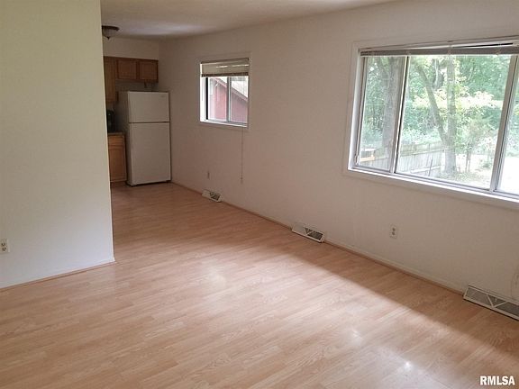 3rd image of 1105 E Koch Dr