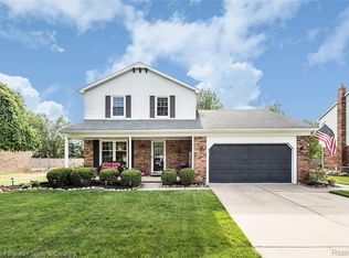 15065 Woodside Dr, Livonia, MI 48154