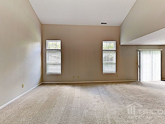 3rd image of 4026 Crabtree Ct