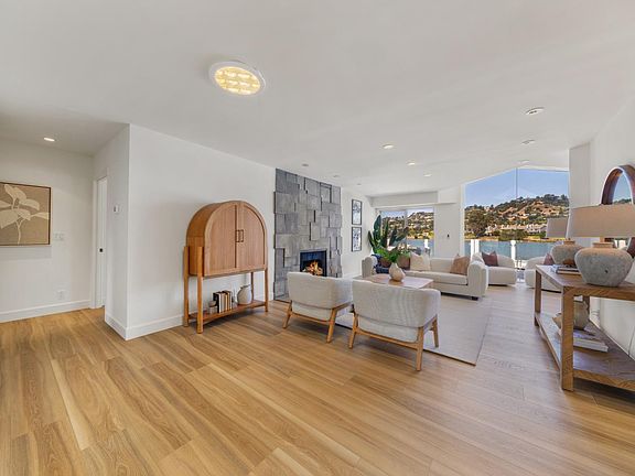 5th image of 254 Riviera Circle