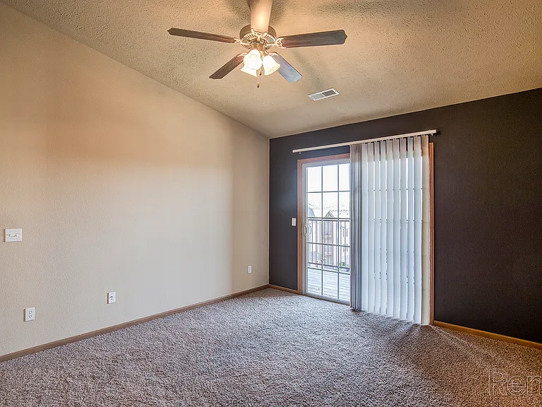 Weaver Creek Apartments — Photo 25