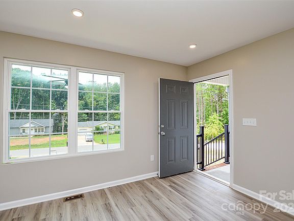 3rd image of 218 Aspen Dr