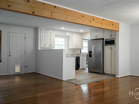 3rd image of 135 Tara Way