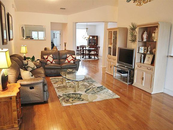 5th image of 628 Shores Blvd