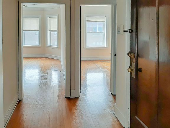 2nd image of 2206 W Foster Ave #3F