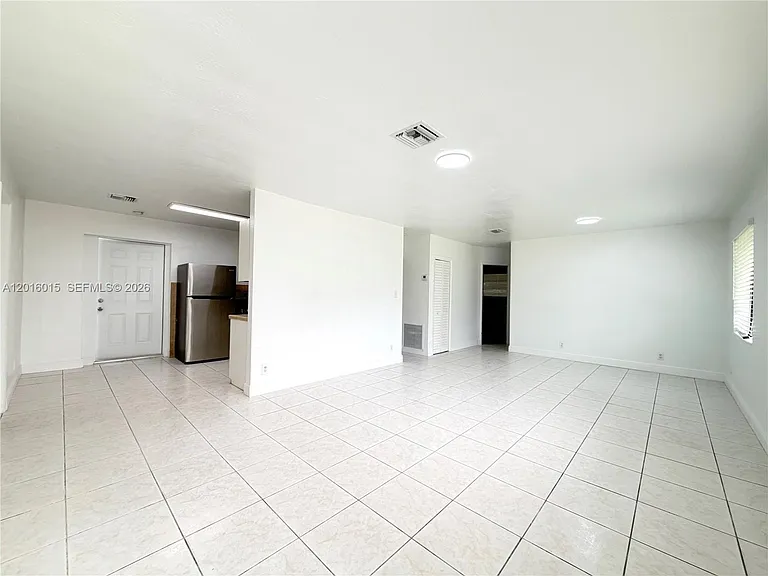 1740 SW 47th Ave — Photo 2