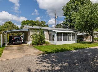 6 Maple Dr, Olmsted Falls, OH 44138