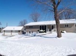 445 Mockingbird Ln, South Beloit, IL 61080