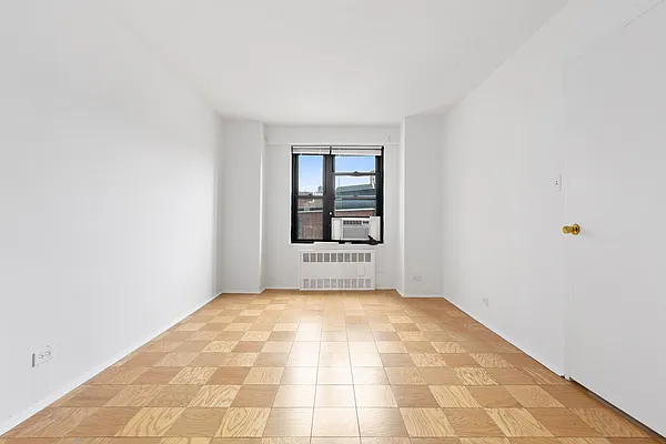 Sold by R New York | media 15