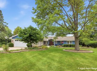 1110 Lake Shore Dr N, Barrington, IL 60010