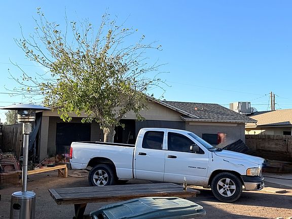 3rd image of 1107 E 3rd St