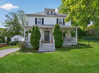 17 Riggs Pl, Locust Valley, NY 11560