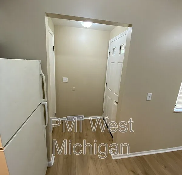 6081 In The Pines Dr SE — Photo 4