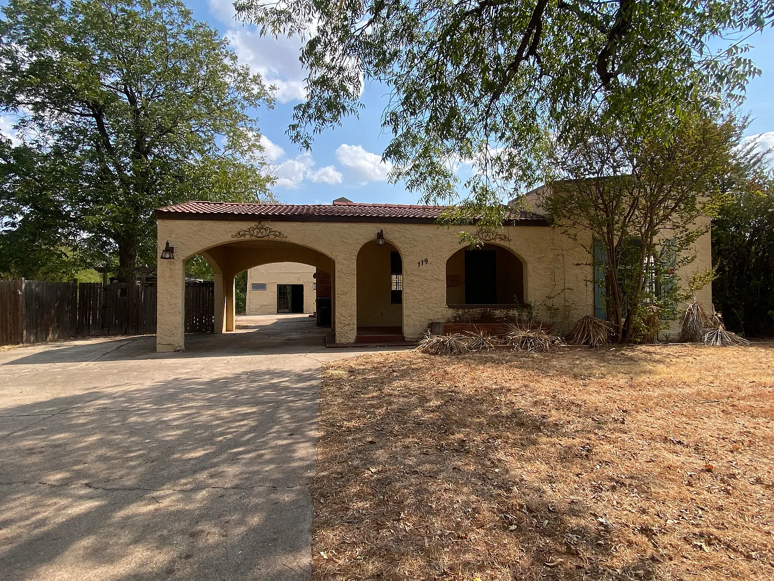 4 bed, 2.5 bath, 2236 sqft, $1,985 — Photo 2