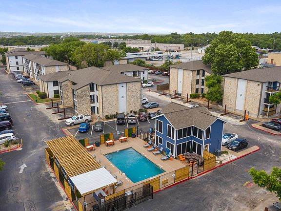 3rd image of 5200 N Lamar Blvd APT C102