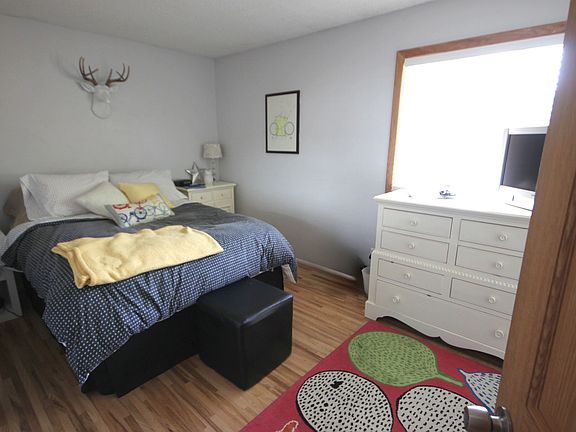 4th image of 9 Vincent Ave S