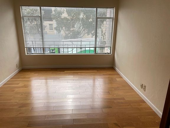 4th image of 2822 Clement St #2