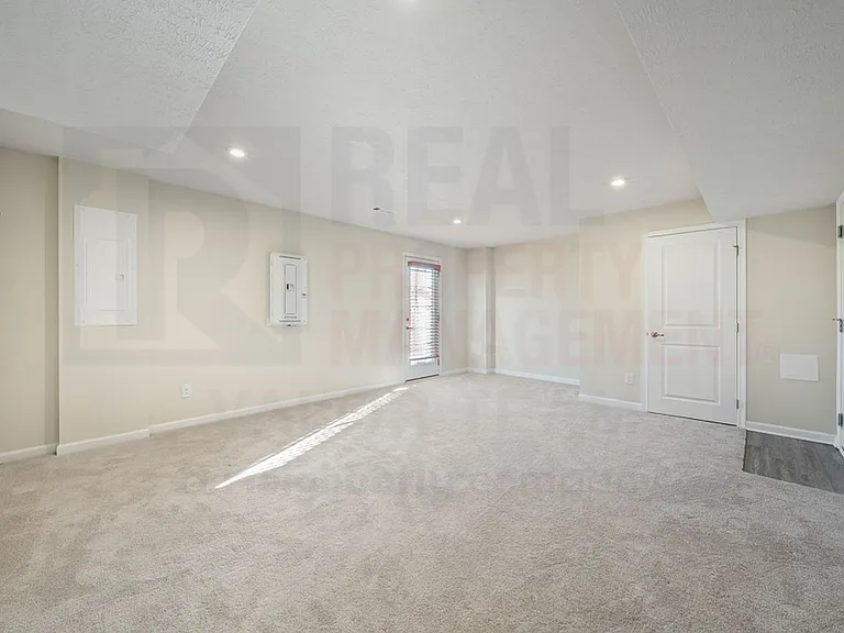 4011 N Steels Cir — Photo 11