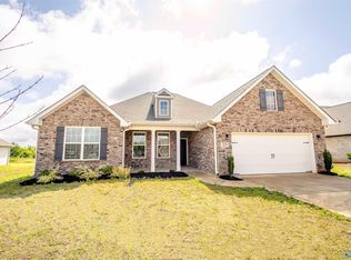 35 Winchester Dr, Priceville, AL 35603