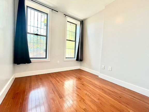 5th image of 82 Marion St APT 1L