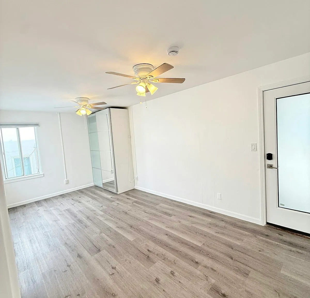 732 Ventura Place, Unit 7 — Photo 2