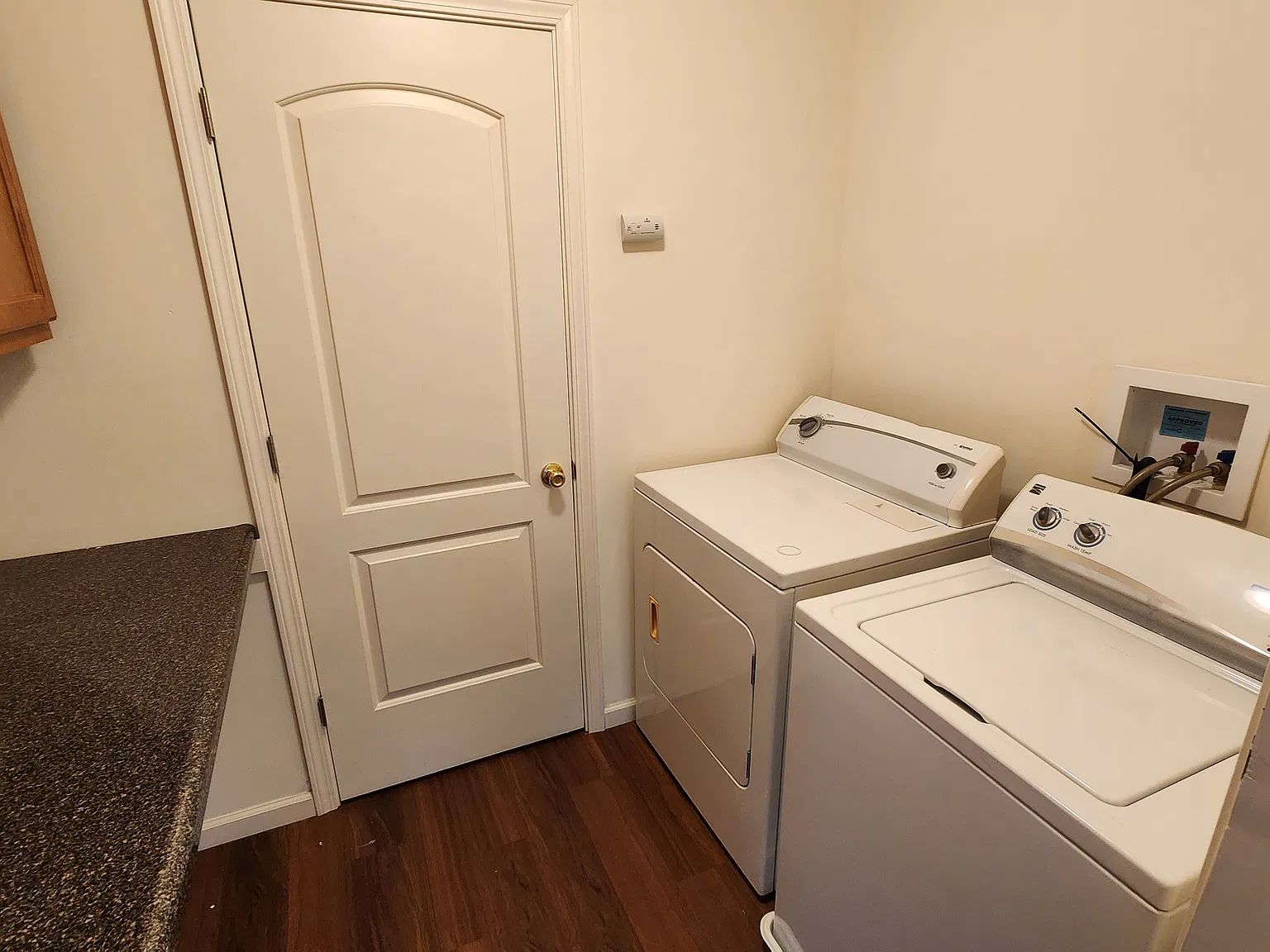 5 bed, 3000 sqft, $3,995 — Photo 1