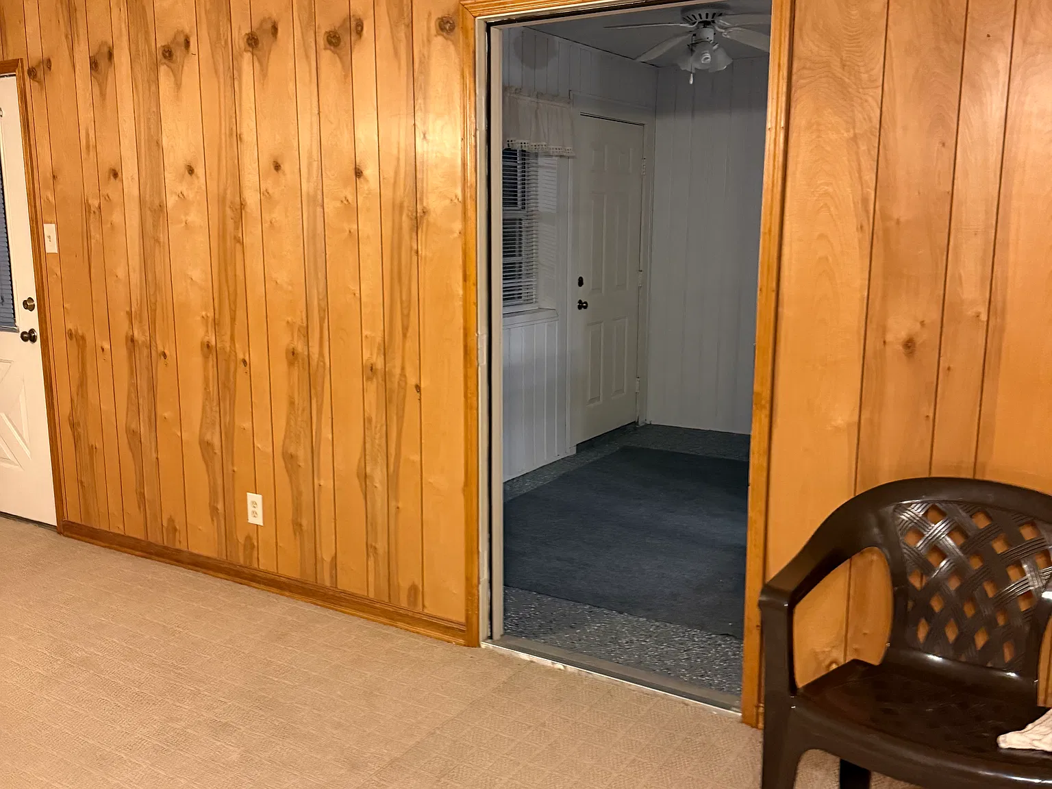 1422 Grace Ave — Photo 4