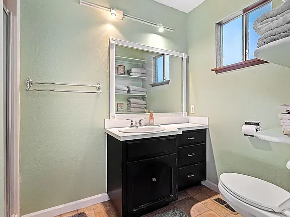 703 Guernsey St — Photo 2