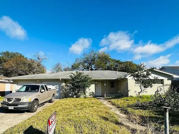 7 Richards Cts, La Marque, TX 77568