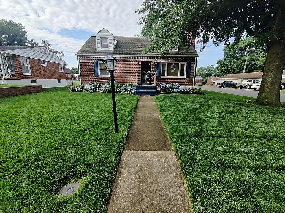 1st image of 303 Fleming Ave NE