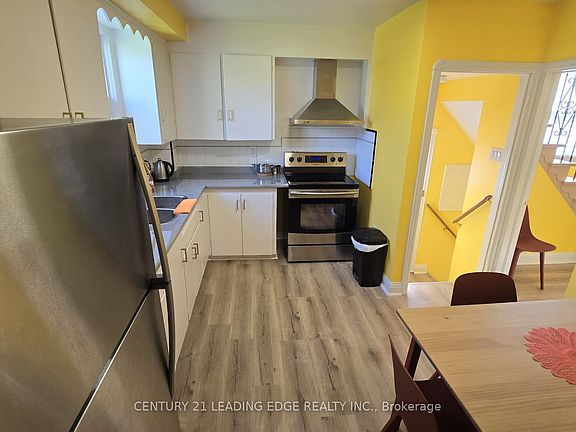 3rd image of 70 Westdale Dr