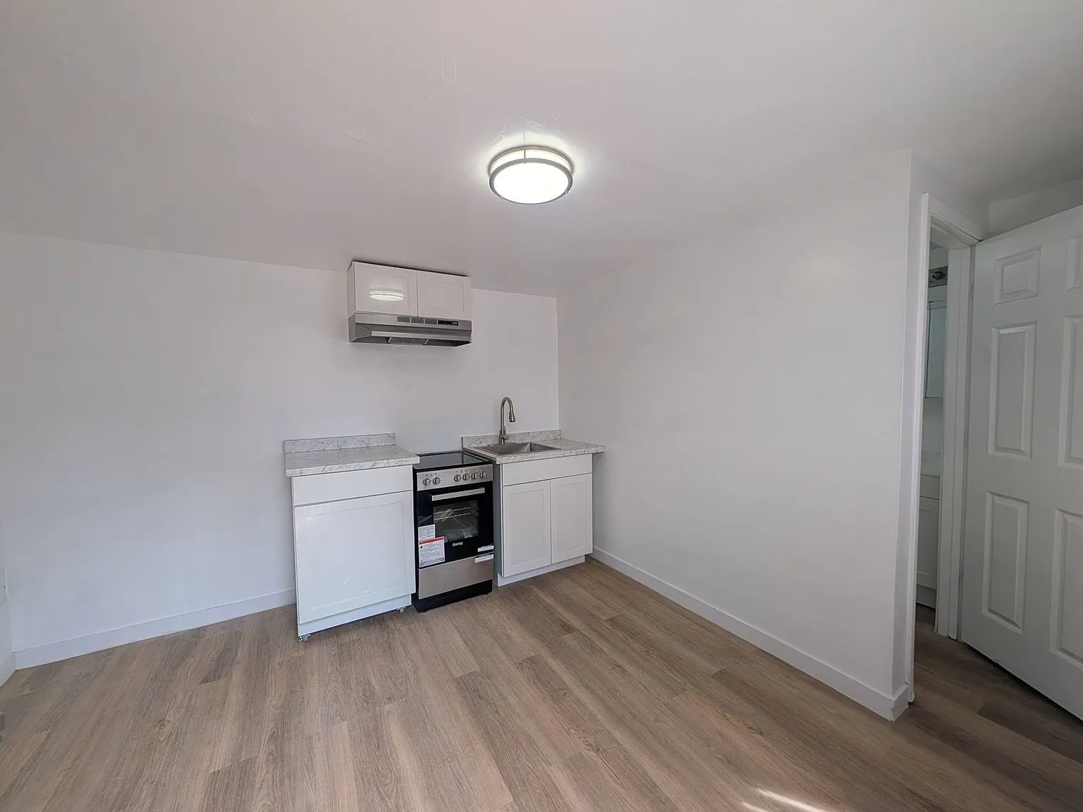 1 bed, 400 sqft, $750 — Photo 2