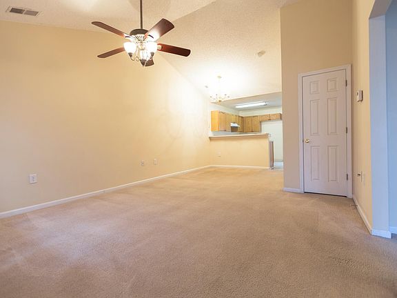 Living Room/Dining