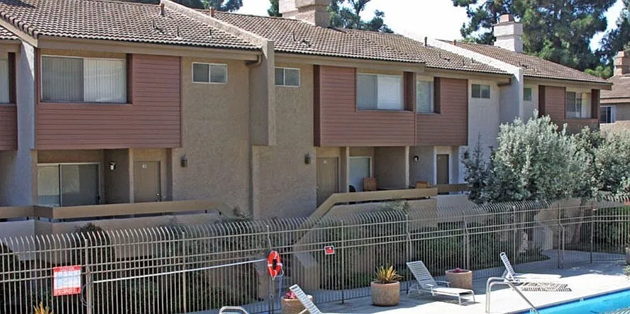 2 bed, 2.5 bath, 1650 sqft, $3,200 — Photo 3