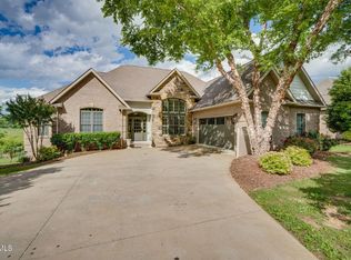 1001 Willows Trace Dr, Johnson City, TN 37601