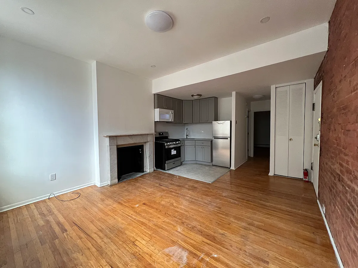 Building Photo - 1221 Spruce St #1F