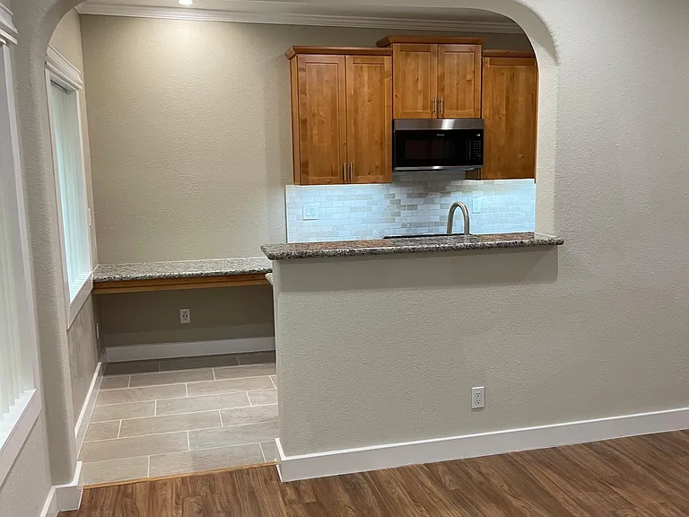 Claremont Towers Apartments — Photo 21