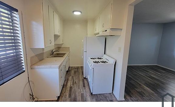 4th image of 1644 S Gramercy Pl APT 14